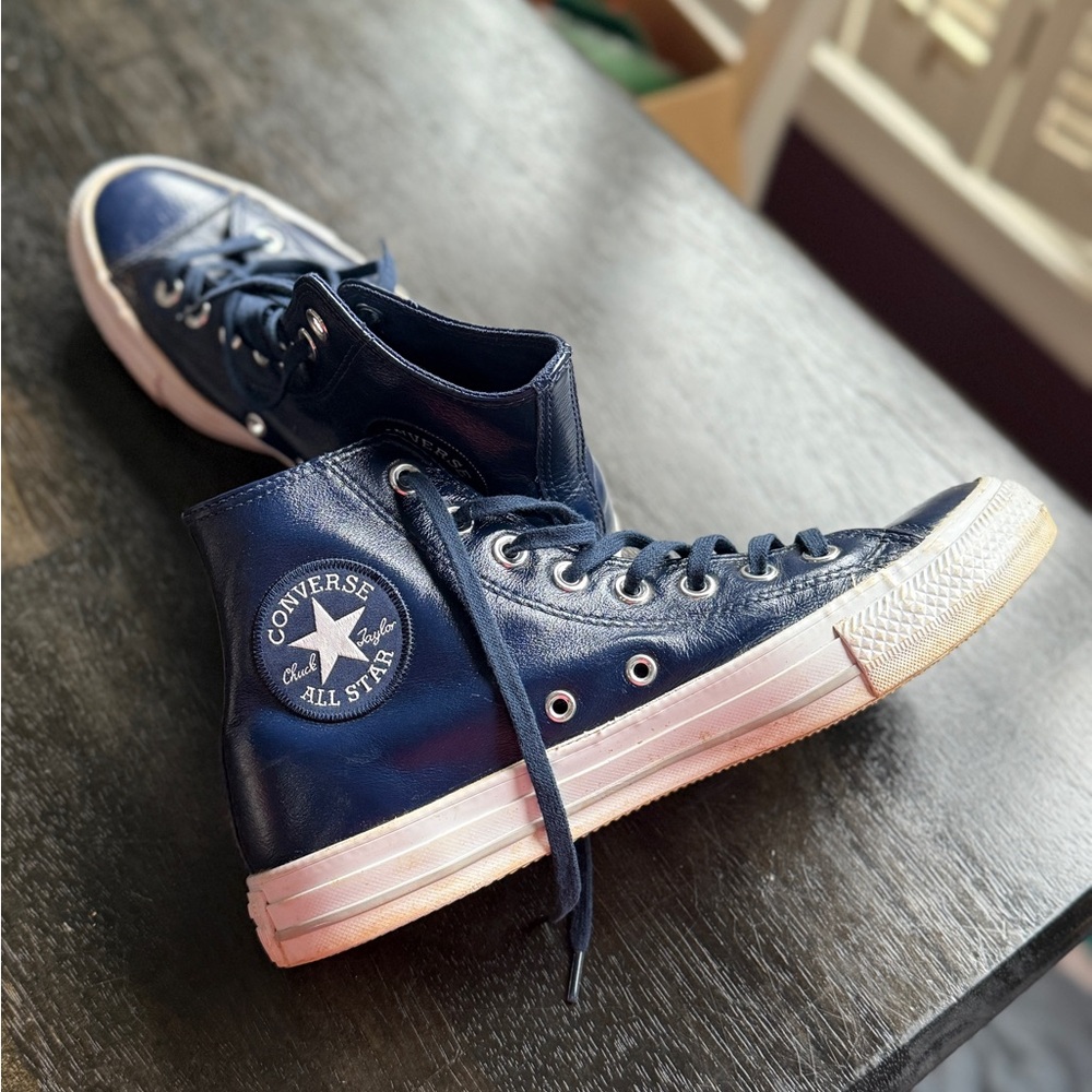 Converse Navy Blue High-Top Sneakers, size 8.5, women’s
